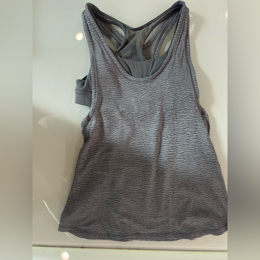 Lululemon Athletica. Tank Top. Buil-In Bra. Size 2. Color gray